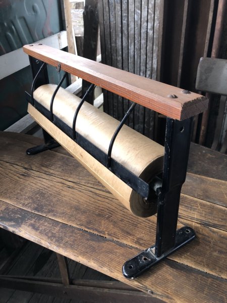画像1: Vintage General Store Counter Top Paper Roll Holder Cutter Dispenser (A124)  (1)