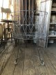 画像2: Vintage Metal Wire Folding Laundry Cart Basket on Wheels (A131)  (2)
