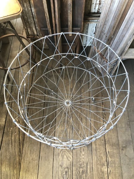 画像3: Vintage Metal Wire Folding Laundry Cart Basket on Wheels (A131)  (3)