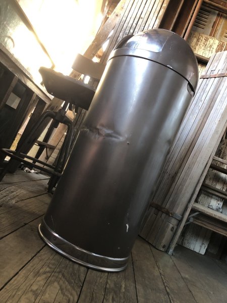 画像4: Vintage UNITED Pennsylvania Industrial Dome Top Torpedo Trash Can (A135) (4)