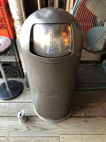 画像16: Vintage UNITED Pennsylvania Industrial Dome Top Torpedo Trash Can (A135) (16)