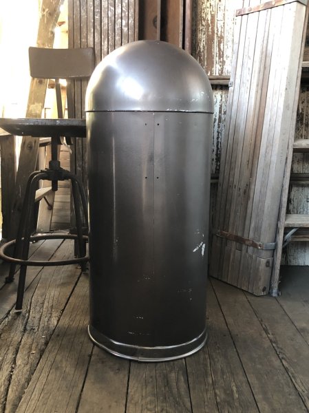 画像5: Vintage UNITED Pennsylvania Industrial Dome Top Torpedo Trash Can (A135) (5)