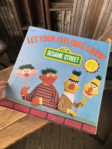 画像1: 70s Vintage LP Sesame Street LET YOUR FEELINGS SHOW (A207)  (1)