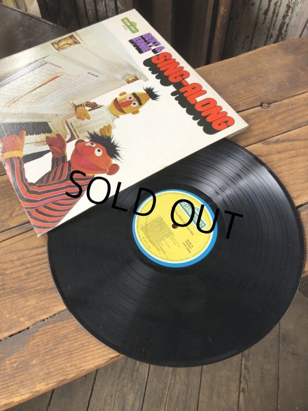 画像2: 70s Vintage LP Sesame Street Bert & Ernie Sing-Along (A210)  (2)