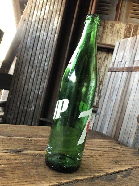 画像2: 70s Vintage 7UP Soda Green Glass Bottle 16FL OZ (A229)  (2)