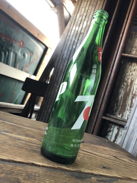 画像2: 70s Vintage 7UP Soda Green Glass Bottle 16FL OZ (A230)  (2)