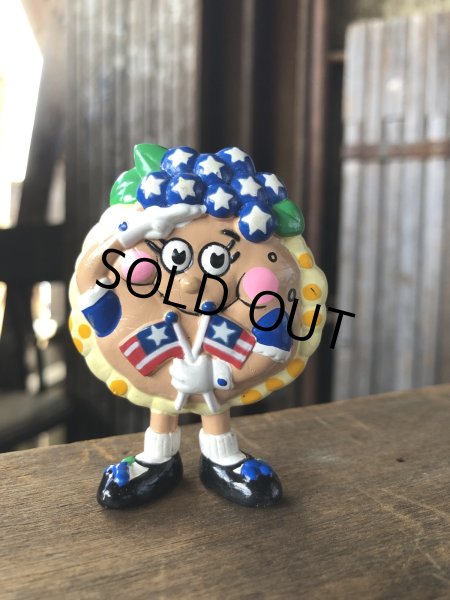 画像1: 90s Vintage IHOP Pancake Kids Meal Toy PVC Bonnie Blueberry (A378) (1)