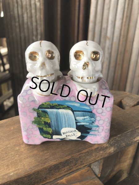 画像1: Vintage Nodding Skulls Salt and Pepper Ceramic Shakers Made in JAPAN (A389) (1)