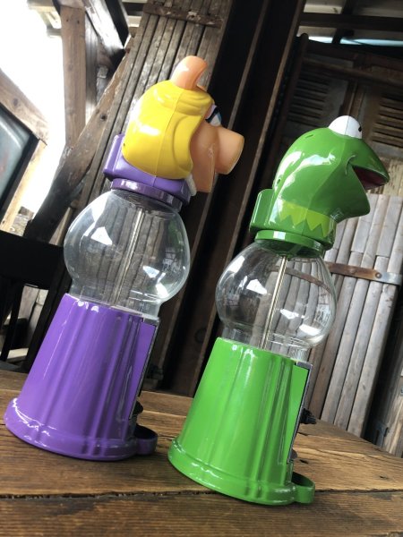 画像4: 00s The Muppet Show Kermit the Frog and Miss Piggy Gumball Machines (A400) (4)