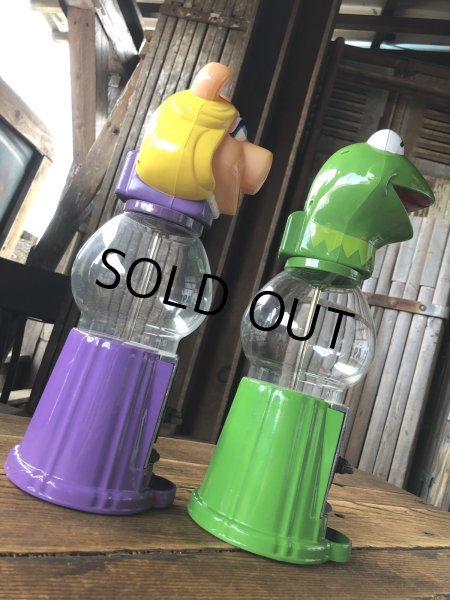 画像4: 00s The Muppet Show Kermit the Frog and Miss Piggy Gumball Machines (A400) (4)