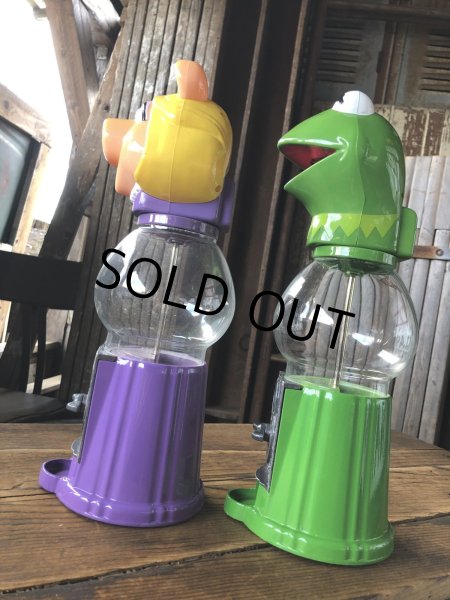 画像2: 00s The Muppet Show Kermit the Frog and Miss Piggy Gumball Machines (A400) (2)