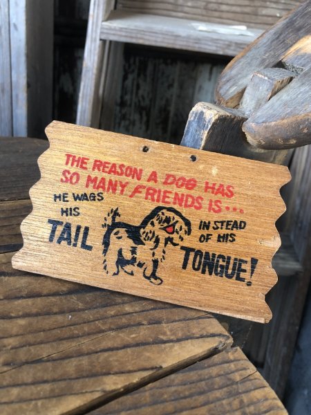 画像1: Vintage Funny Postcard Wooden Plaque TAIL TONGUE! (A443)   (1)
