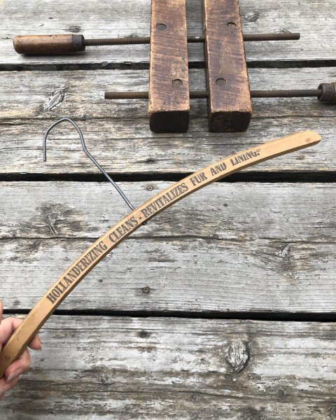画像1: Vintage USA Advertising Wood Hanger HOLLANDERIZING CLEANS (A596) (1)
