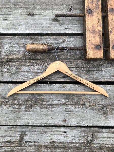 画像1: Vintage USA Advertising Wood Hanger B&B CLOTHES SHOP (A691) (1)