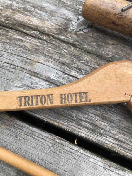 画像2: Vintage USA Advertising Wood Hanger TRITON HOTEL (A693) (2)