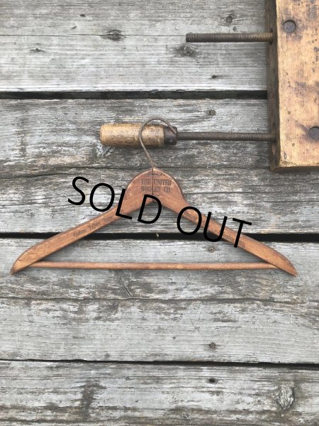 画像1: Vintage USA Advertising Wood Hanger THE UNITED WOOLEN (A689) (1)