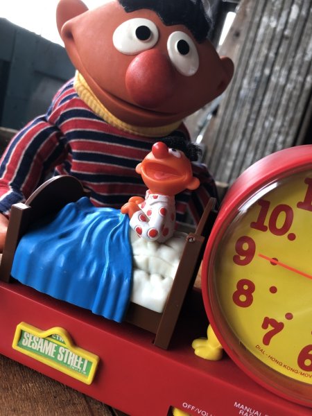画像14: 70s Vintage Sesame Street Ernie Alarm Clock AM Radio (A703) (14)