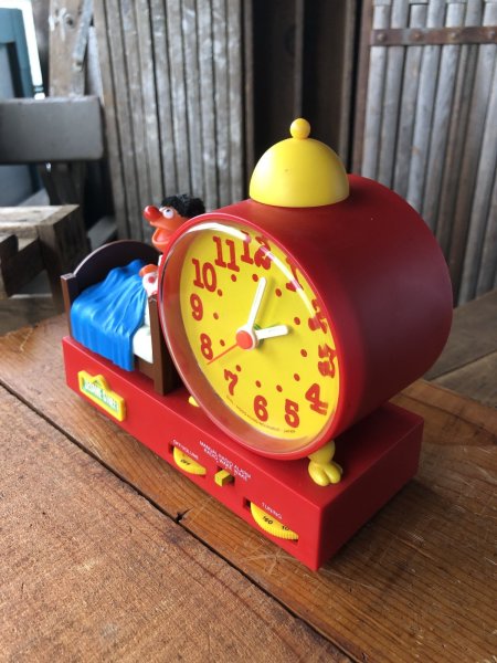 画像2: 70s Vintage Sesame Street Ernie Alarm Clock AM Radio (A703) (2)