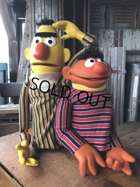 画像1: 70s Vintage Sesame Street Hand Puppet Doll Ernie Bert 1st Ver. Set (A704)  (1)