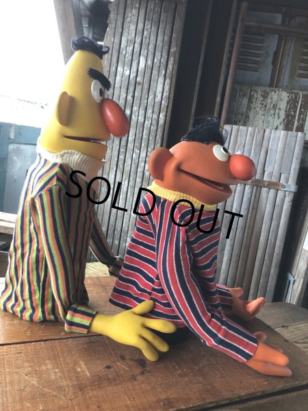 画像2: 70s Vintage Sesame Street Hand Puppet Doll Ernie Bert 1st Ver. Set (A704)  (2)