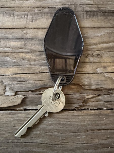 画像2: Vintage Motel Key THE WALSH'S #9 (A825) (2)