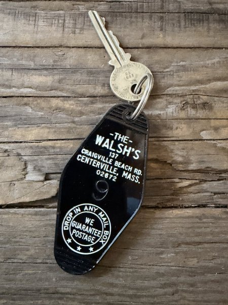 画像1: Vintage Motel Key THE WALSH'S #9 (A825) (1)